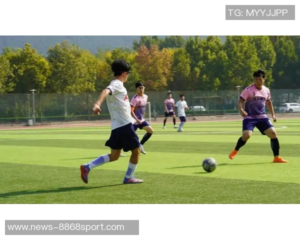 大学足球对学生身心发展与团队合作能力提升的重要性探讨